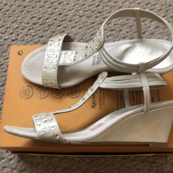 Sandals - Picture 3 of 8